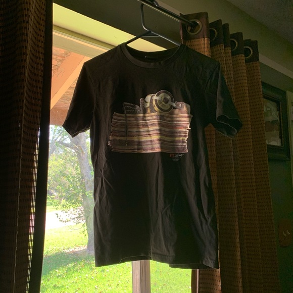 Graphic Tee - Picture 2 of 4